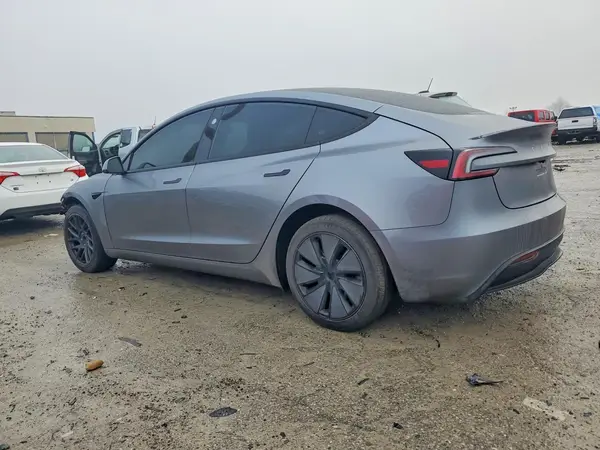 5YJ3E1EA8SF899989 2025 TESLA MODEL 3 - Image 2