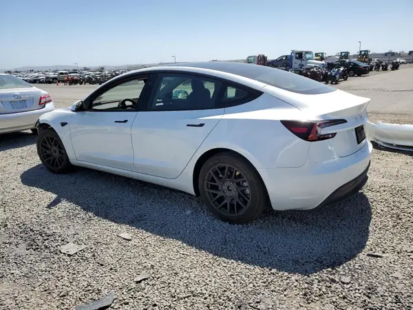 5YJ3E1EA8SF903460 2025 TESLA MODEL 3 - Image 2