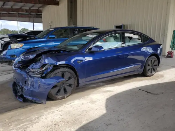 5YJ3E1EA8SF903698 2025 TESLA MODEL 3 - Image 1
