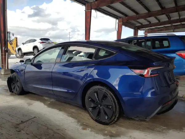 5YJ3E1EA8SF903698 2025 TESLA MODEL 3 - Image 2