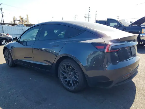 5YJ3E1EA8SF905810 2025 TESLA MODEL 3 - Image 2