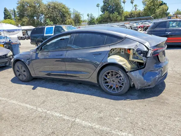 5YJ3E1EA8SF914409 2025 TESLA MODEL 3 - Image 2