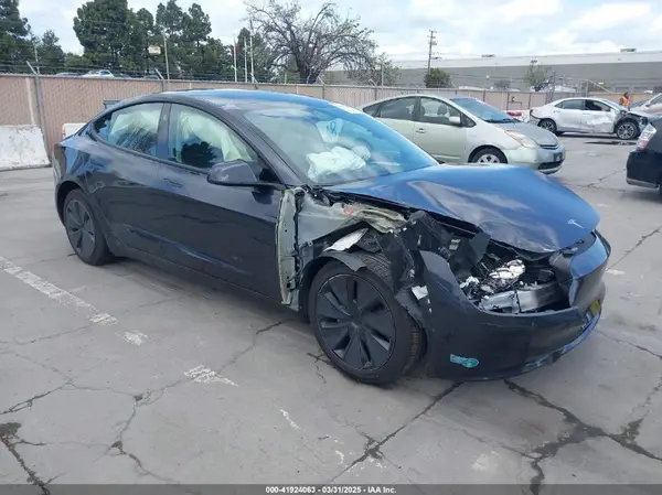 5YJ3E1EA8SF914801 2025 TESLA MODEL 3 - Image 1