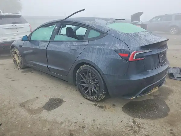 5YJ3E1EA8SF917925 2025 TESLA MODEL 3 - Image 2