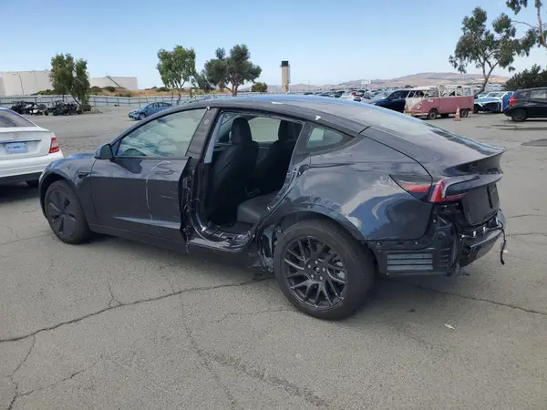 5YJ3E1EA8SF920940 2025 TESLA MODEL 3 - Image 2
