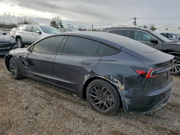 5YJ3E1EA8SF923658 2025 TESLA MODEL 3 - Image 2