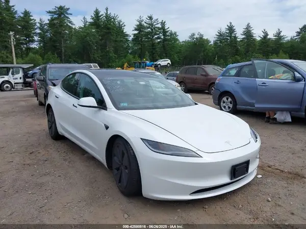 5YJ3E1EA8SF931825 2025 TESLA MODEL 3 - Image 1