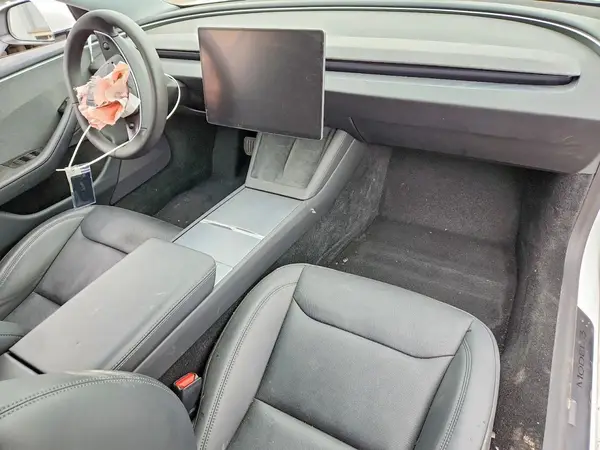 5YJ3E1EA8SF953758 2025 TESLA MODEL 3 - Image 8