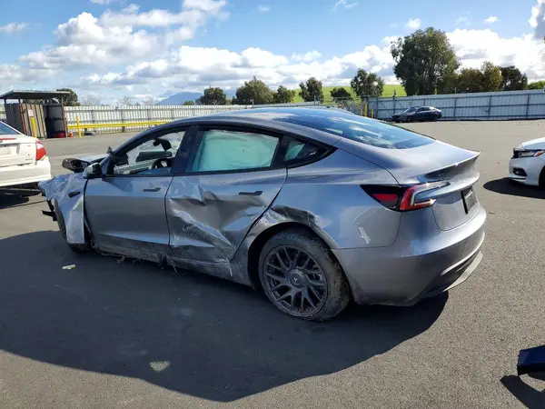5YJ3E1EA8SF960368 2025 TESLA MODEL 3 - Image 2