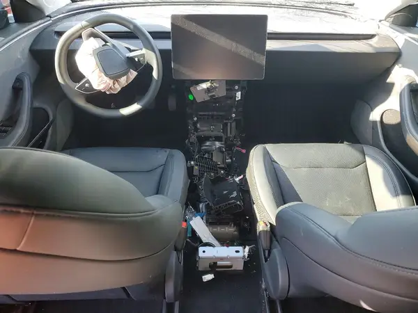 5YJ3E1EA8SF961925 2025 TESLA MODEL 3 - Image 8