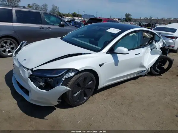 5YJ3E1EA8SF966400 2025 TESLA MODEL 3 - Image 2