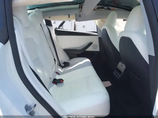 5YJ3E1EA8SF966400 2025 TESLA MODEL 3 - Image 8