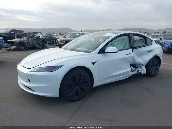 5YJ3E1EA8SF967336 2025 TESLA MODEL 3 - Image 2