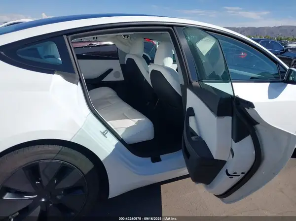 5YJ3E1EA8SF967336 2025 TESLA MODEL 3 - Image 8