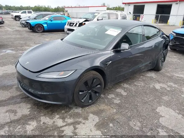 5YJ3E1EA8SF972889 2025 TESLA MODEL 3 - Image 2