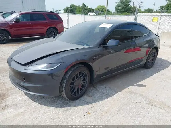 5YJ3E1EA8SF978000 2025 TESLA MODEL 3 - Image 2