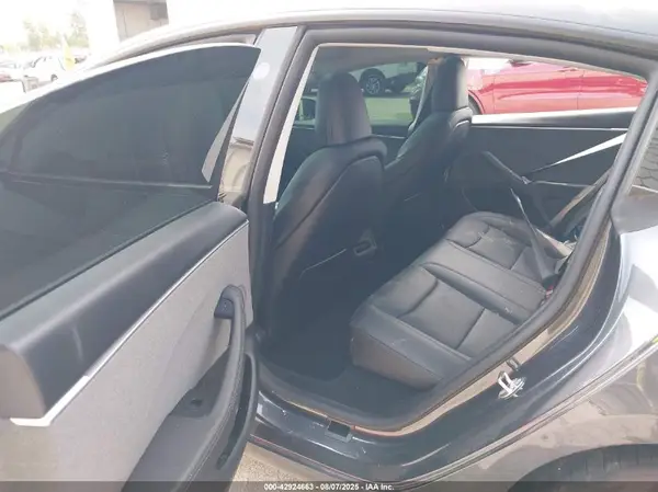 5YJ3E1EA8SF978000 2025 TESLA MODEL 3 - Image 8