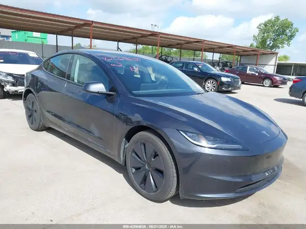 5YJ3E1EA8SF978613 2025 TESLA MODEL 3 - Image 1