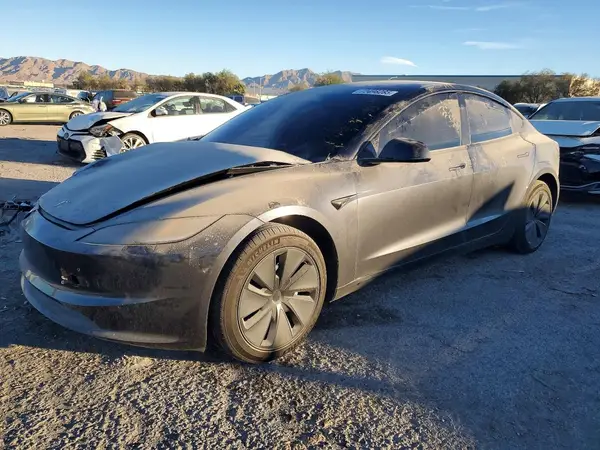 5YJ3E1EA8SF980104 2025 TESLA MODEL 3 - Image 1