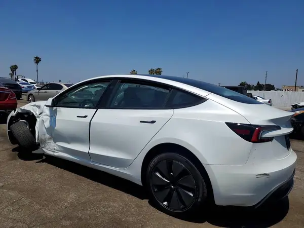 5YJ3E1EA8SF981558 2025 TESLA MODEL 3 - Image 2