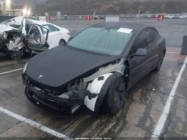 5YJ3E1EA8SF983763 2025 TESLA MODEL 3 - Image 2