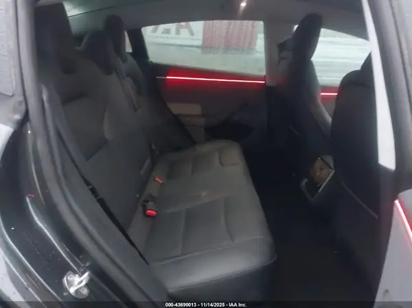 5YJ3E1EA8SF983763 2025 TESLA MODEL 3 - Image 8
