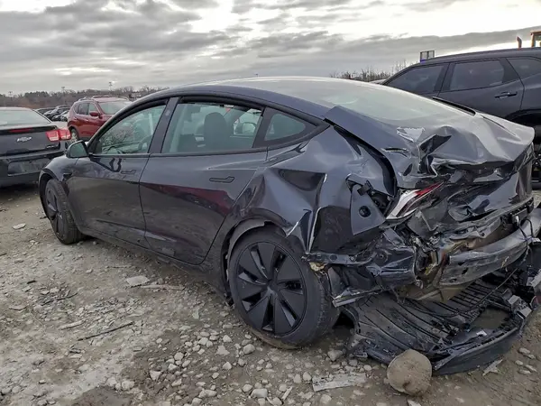 5YJ3E1EA8SF989904 2025 TESLA MODEL 3 - Image 2