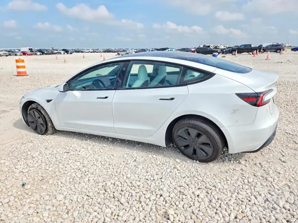 5YJ3E1EA8TF139451 2026 TESLA MODEL 3 - Image 2