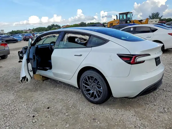 5YJ3E1EA8TF185653 2026 TESLA MODEL 3 - Image 2