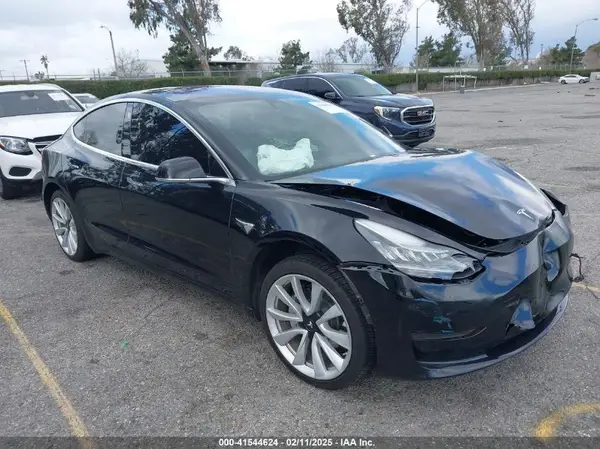 5YJ3E1EA9JF009384 2018 TESLA MODEL 3 - Image 1