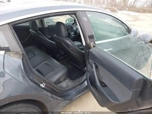 5YJ3E1EA9JF016531 2018 TESLA MODEL 3 - Image 8