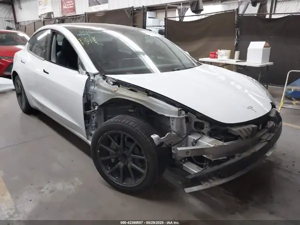 5YJ3E1EA9JF044426 2018 TESLA MODEL 3 - Image 1