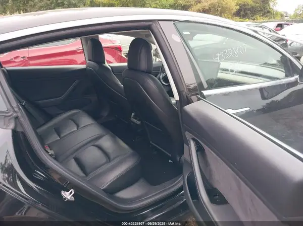 5YJ3E1EA9JF046855 2018 TESLA MODEL 3 - Image 8