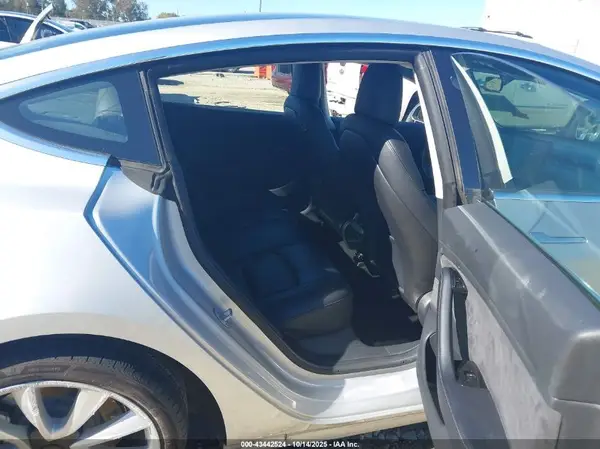 5YJ3E1EA9JF048637 2018 TESLA MODEL 3 - Image 8