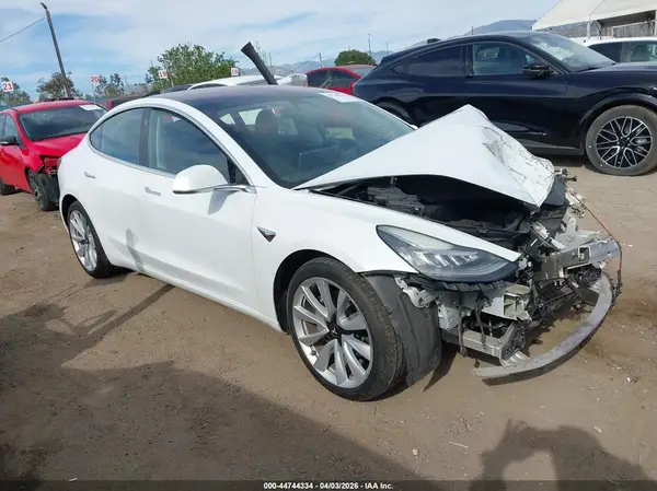 5YJ3E1EA9JF050677 2018 TESLA MODEL 3 - Image 1
