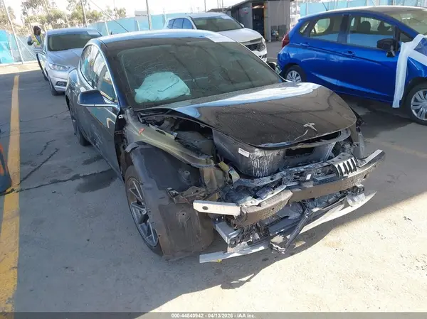 5YJ3E1EA9JF057127 2018 TESLA MODEL 3 - Image 1