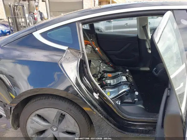 5YJ3E1EA9JF151671 2018 TESLA MODEL 3 - Image 8