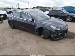 5YJ3E1EA9JF155588 2018 TESLA MODEL 3