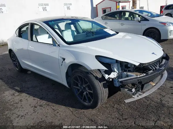 5YJ3E1EA9KF431821 2019 TESLA MODEL 3 - Image 1