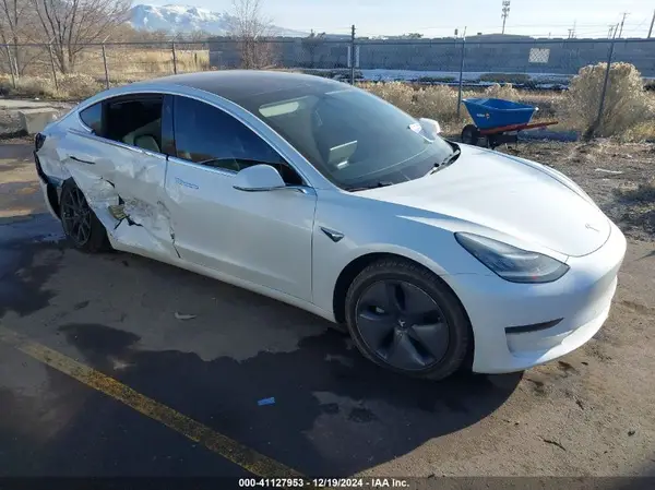 5YJ3E1EA9KF483711 2019 TESLA MODEL 3 - Image 1