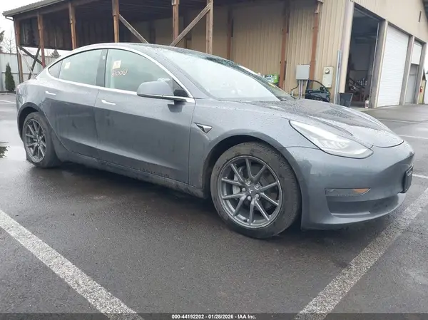 5YJ3E1EA9LF495956 2020 TESLA MODEL 3 - Image 1