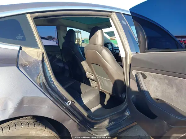 5YJ3E1EA9LF643930 2020 TESLA MODEL 3 - Image 8