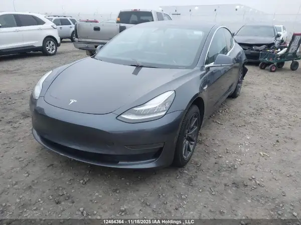 5YJ3E1EA9LF738472 2020 TESLA MODEL 3 - Image 2