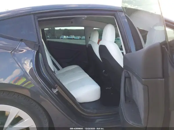 5YJ3E1EA9MF059271 2021 TESLA MODEL 3 - Image 8