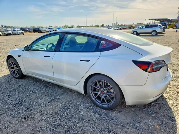 5YJ3E1EA9MF078256 2021 TESLA MODEL 3 - Image 2