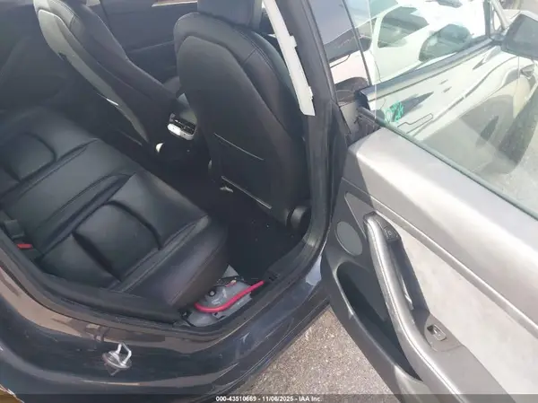 5YJ3E1EA9MF081917 2021 TESLA MODEL 3 - Image 8
