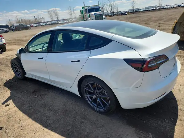 5YJ3E1EA9MF852621 2021 TESLA MODEL 3 - Image 2