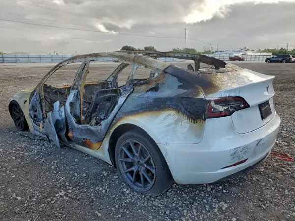 5YJ3E1EA9MF908010 2021 TESLA MODEL 3 - Image 2