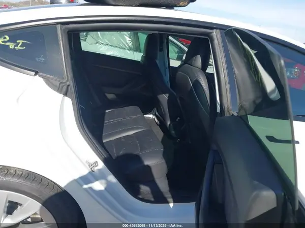 5YJ3E1EA9MF908234 2021 TESLA MODEL 3 - Image 8