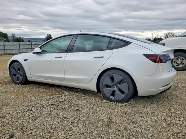 5YJ3E1EA9MF922635 2021 TESLA MODEL 3 - Image 2